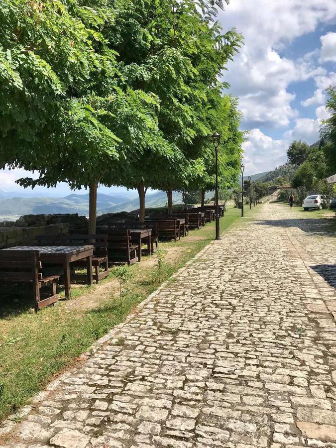 Guest House Iljesa Berat Exterior photo