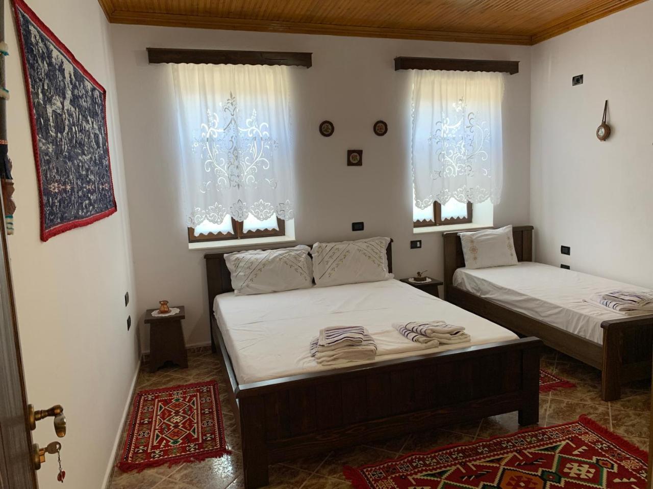 Guest House Iljesa Berat Exterior photo
