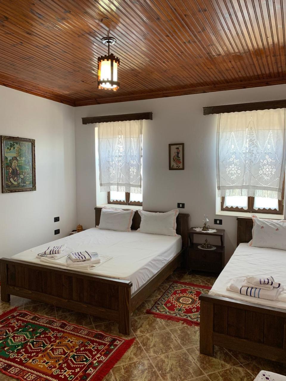Guest House Iljesa Berat Exterior photo